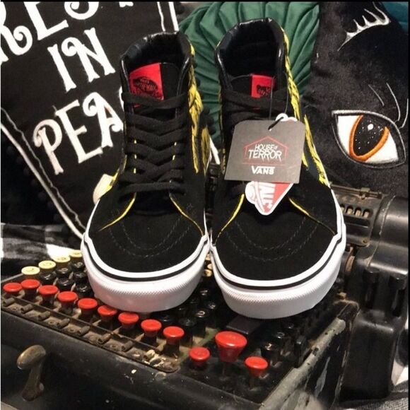 Vans Sk8-Hi House Of Terror ”The Shinning”, Shoes size W8.5 NWT - Picture 3 of 15